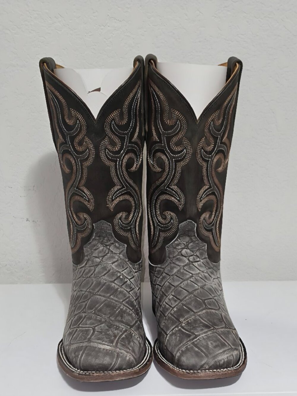 Like New - Nubuck American Alligator 🐊 Square Toe Cowboy Boots - Men Size 11.5